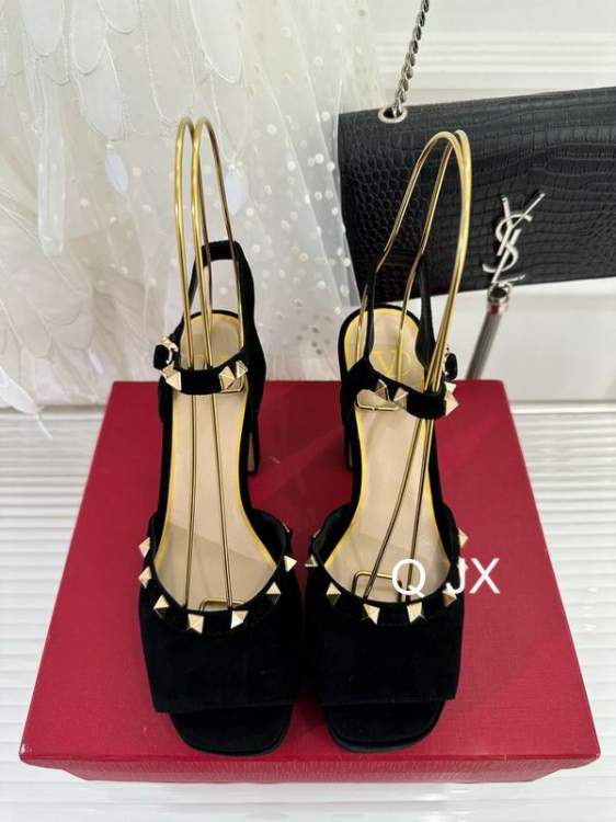 Picture of Valentino Shoes _SKUValentinosz35-409CM3CJX060720285